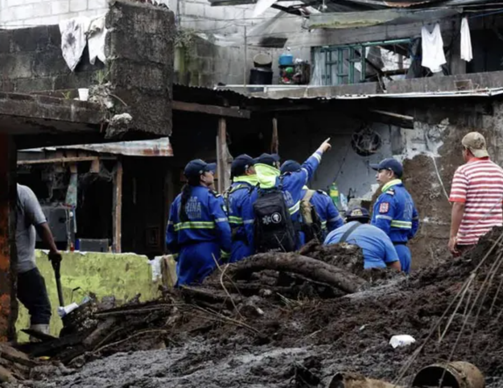 Suman 70 muertos y 72 desaparecidos por lluvias en cinco estados